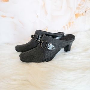 Aerosoles Charcoal Gray Black Buckle Front Mules 5